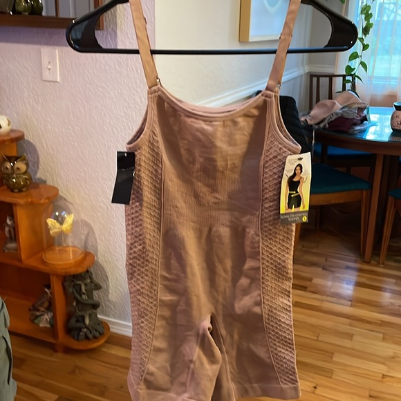 NWT FleX Seamless Control Romper.          Size SMALL. - Picture 3 of 4